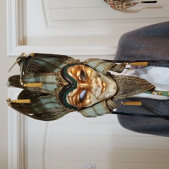 This MASK is striking, Great for Mardi Gras (has a little weight to it) - Picture 3 of 9